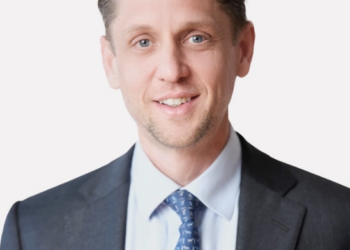 EXEC RETURNS  TO LEADING RE FIRM